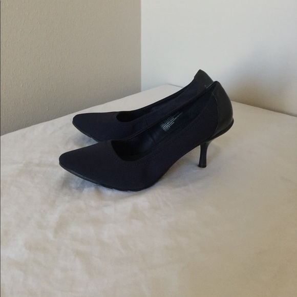 Kenneth Cole Reaction Stretch Hill Pumps Navy Blue - Picture 4 of 4